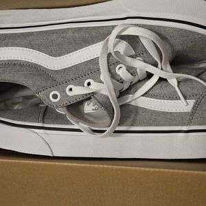 Vans Ward Taupe Women's 8.5 BRAND NEW